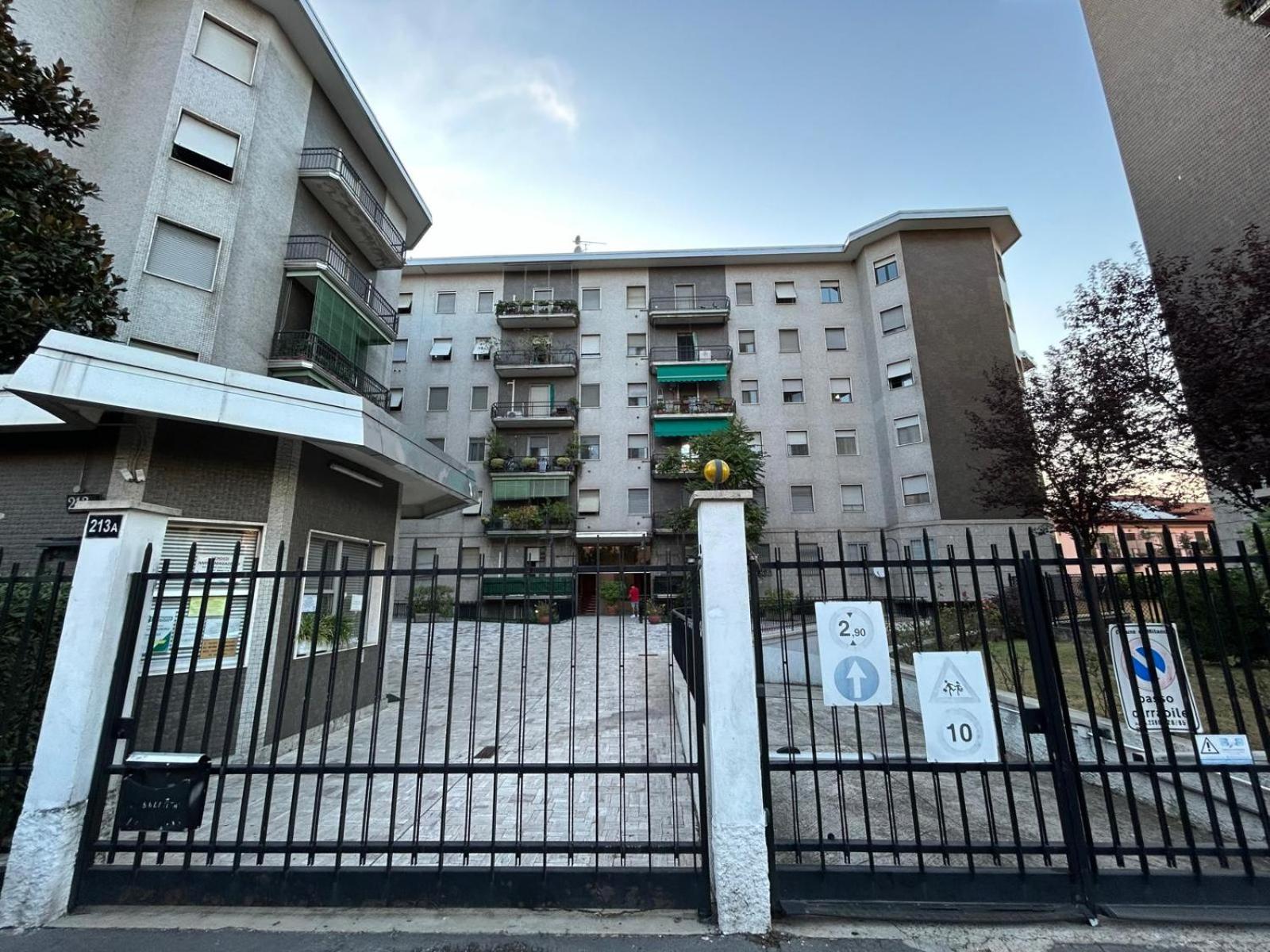 Your Home In Milan - Elegant & Comfortable Stay Exteriör bild